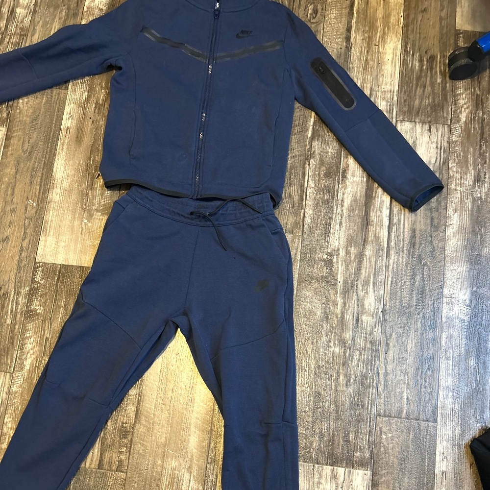 Boys nike tech